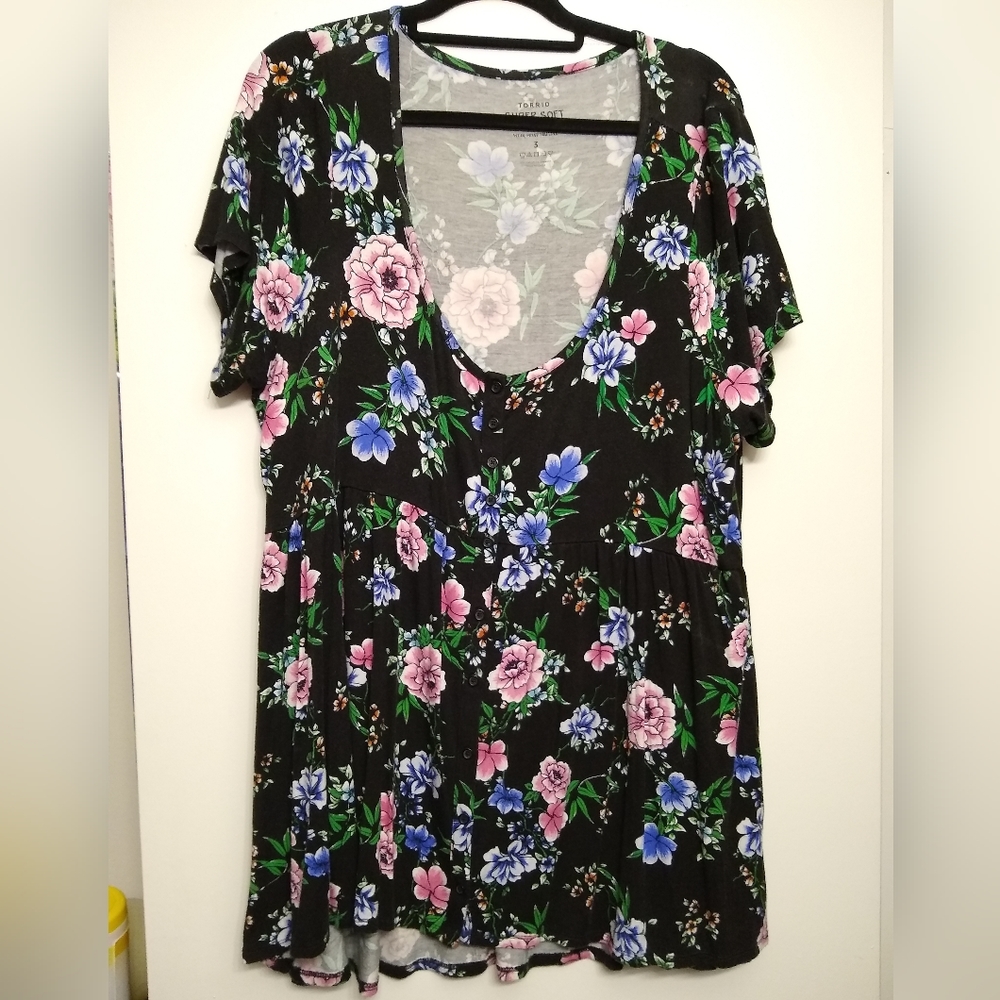 Torrid Size 3 Black Babydoll Floral Print Top